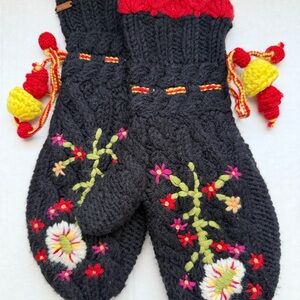 Free People Mittens Floral Embroidered Black Fleece Lined Winter Gloves